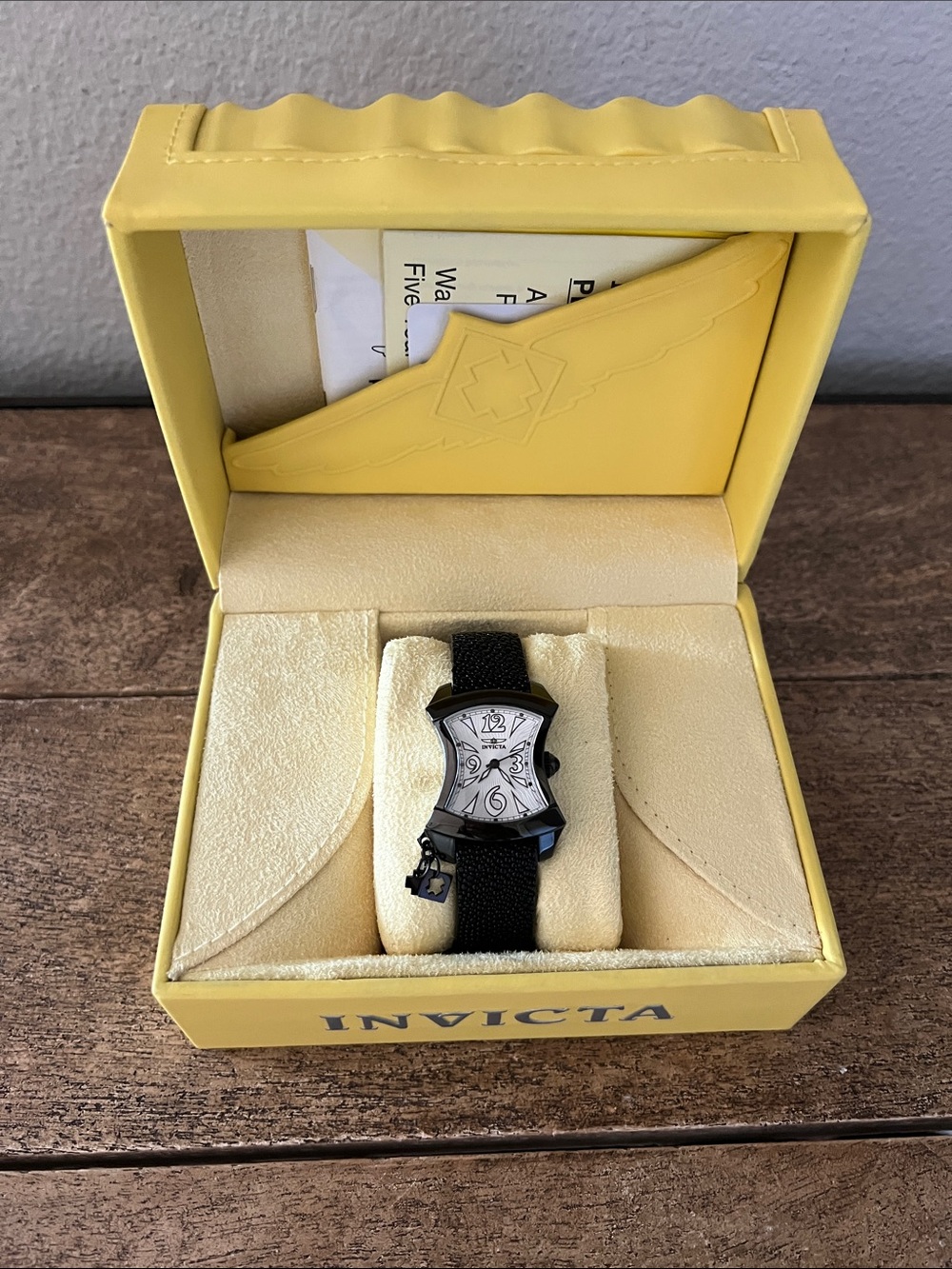 2005 Invicta 2434 Swiss Made Women’s Watch Genuine Galuchat Stingray Strap